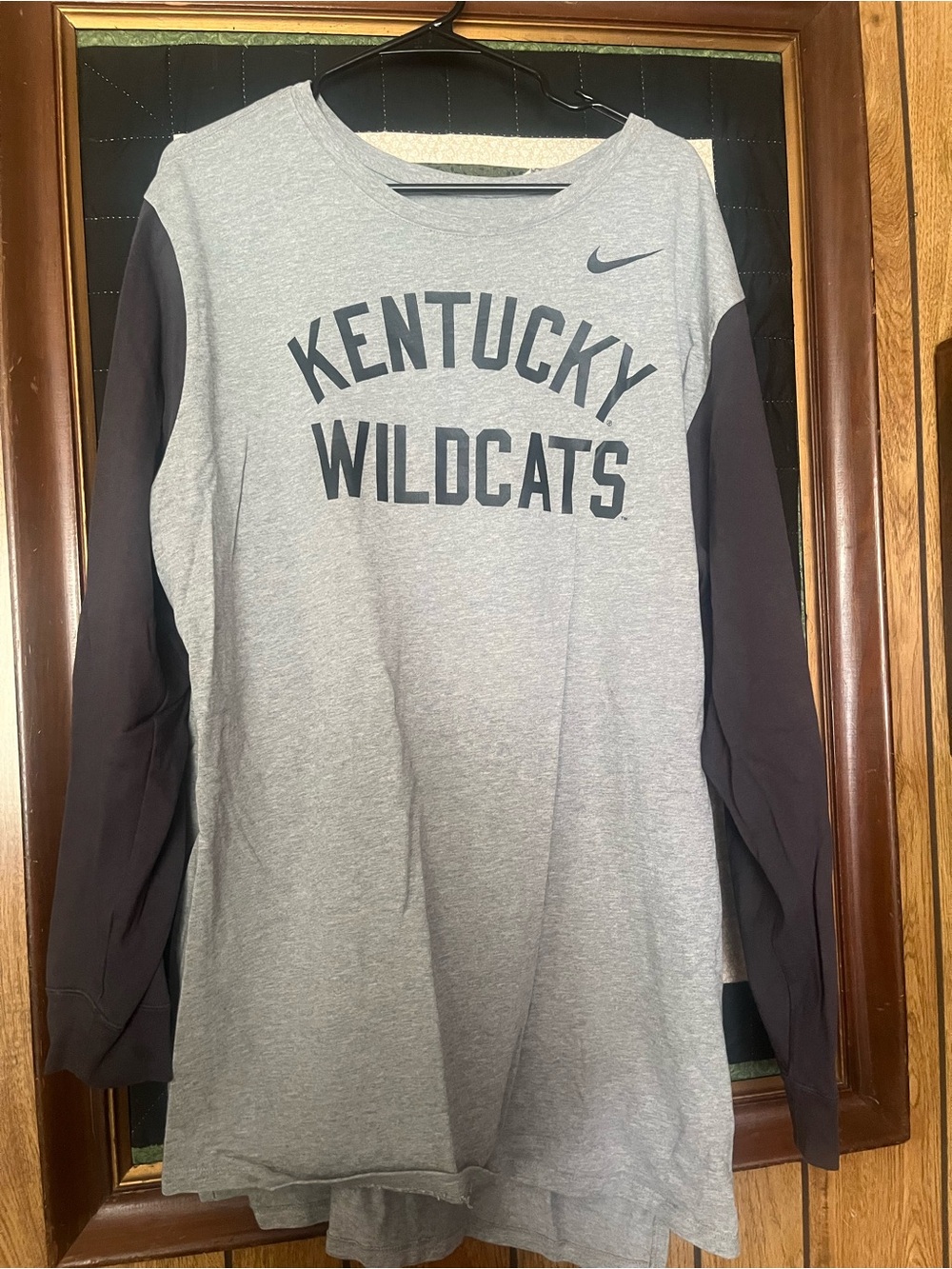 Nike Gray Crewneck T-Shirt with Kentucky Wildcats text